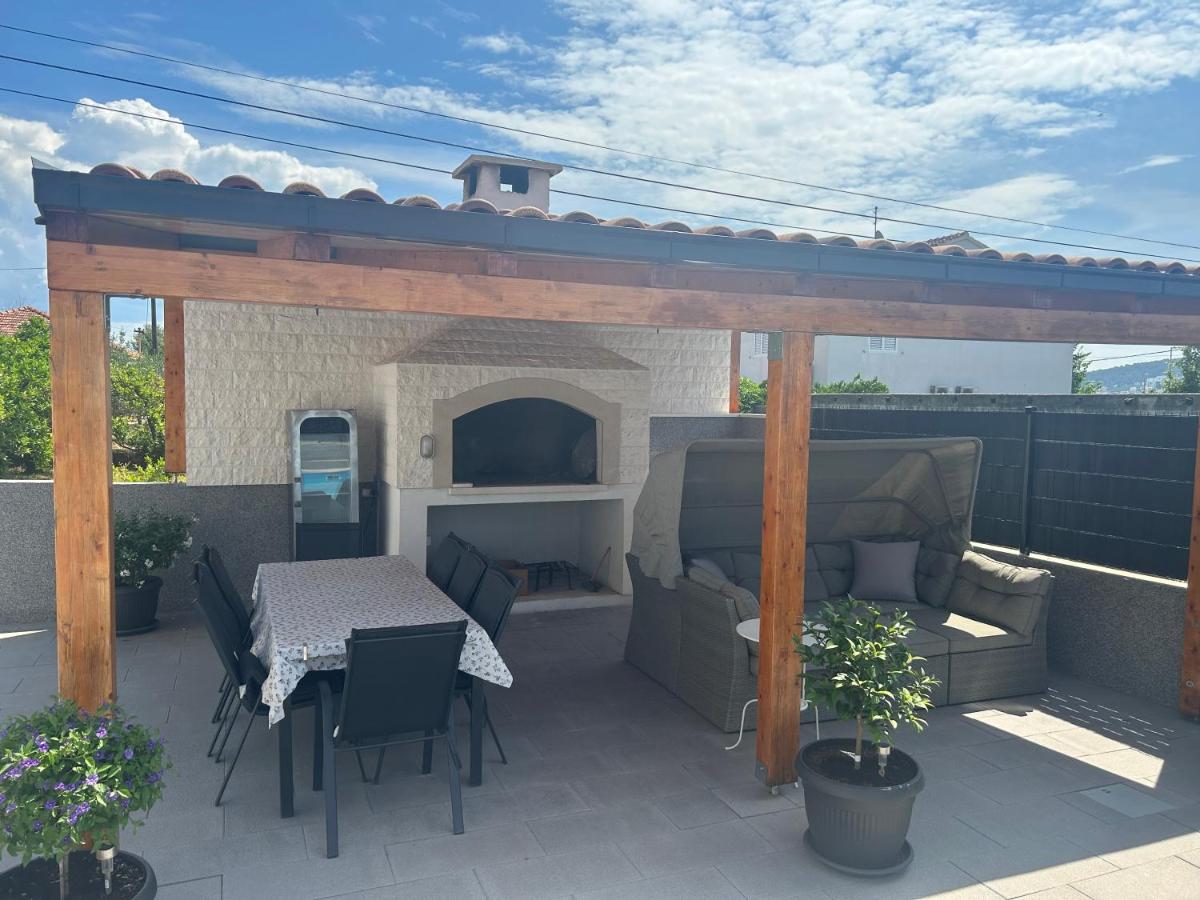 Villa Apartment Aa 2 Trogir Exteriör bild