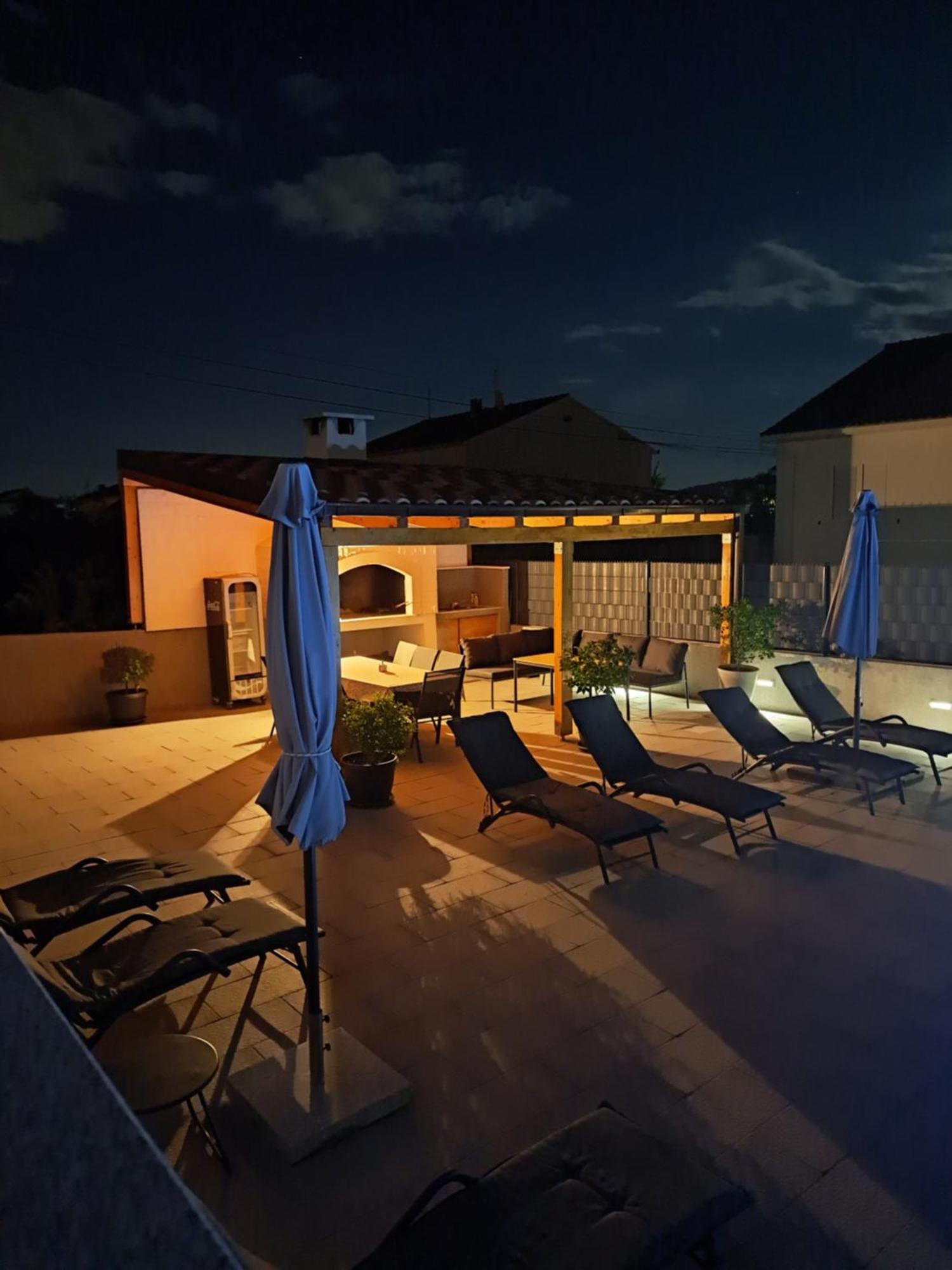Villa Apartment Aa 2 Trogir Exteriör bild