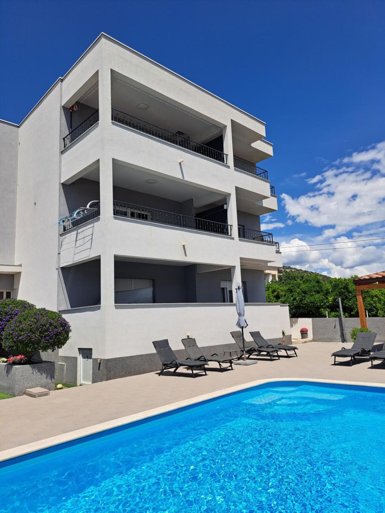 Villa Apartment Aa 2 Trogir Exteriör bild