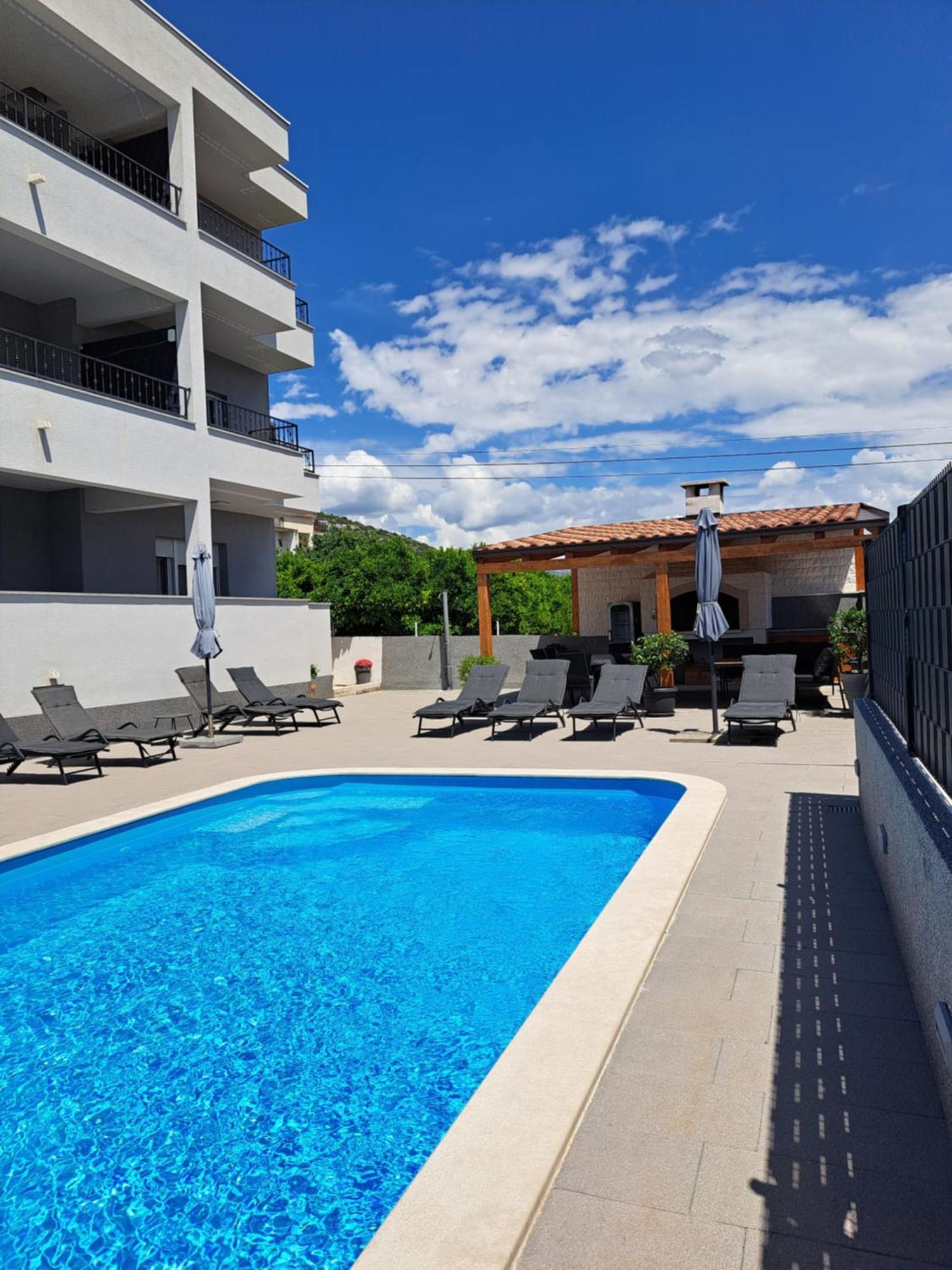 Villa Apartment Aa 2 Trogir Exteriör bild