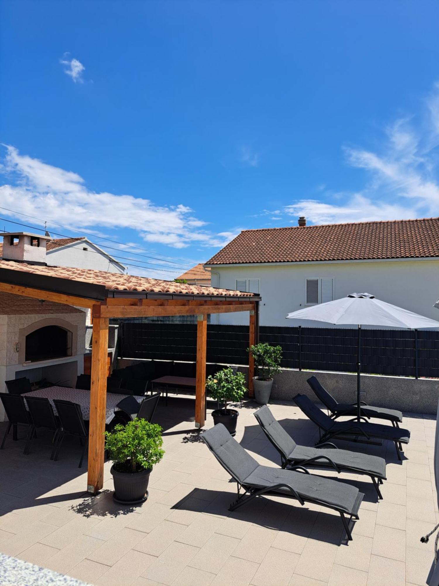 Villa Apartment Aa 2 Trogir Exteriör bild