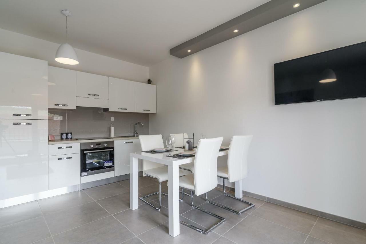 Villa Apartment Aa 2 Trogir Exteriör bild
