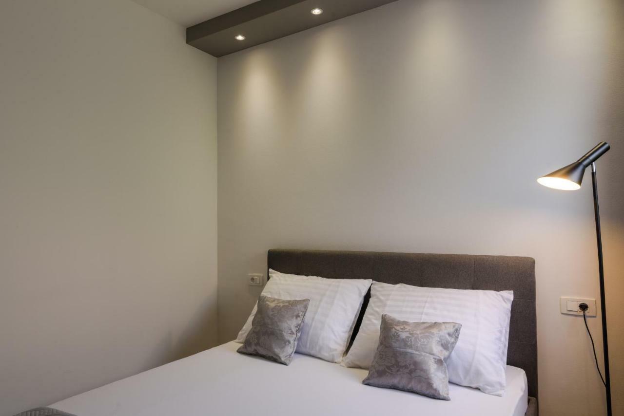 Villa Apartment Aa 2 Trogir Exteriör bild