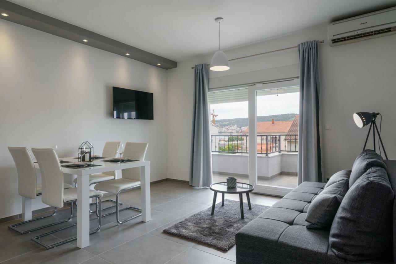 Villa Apartment Aa 2 Trogir Exteriör bild