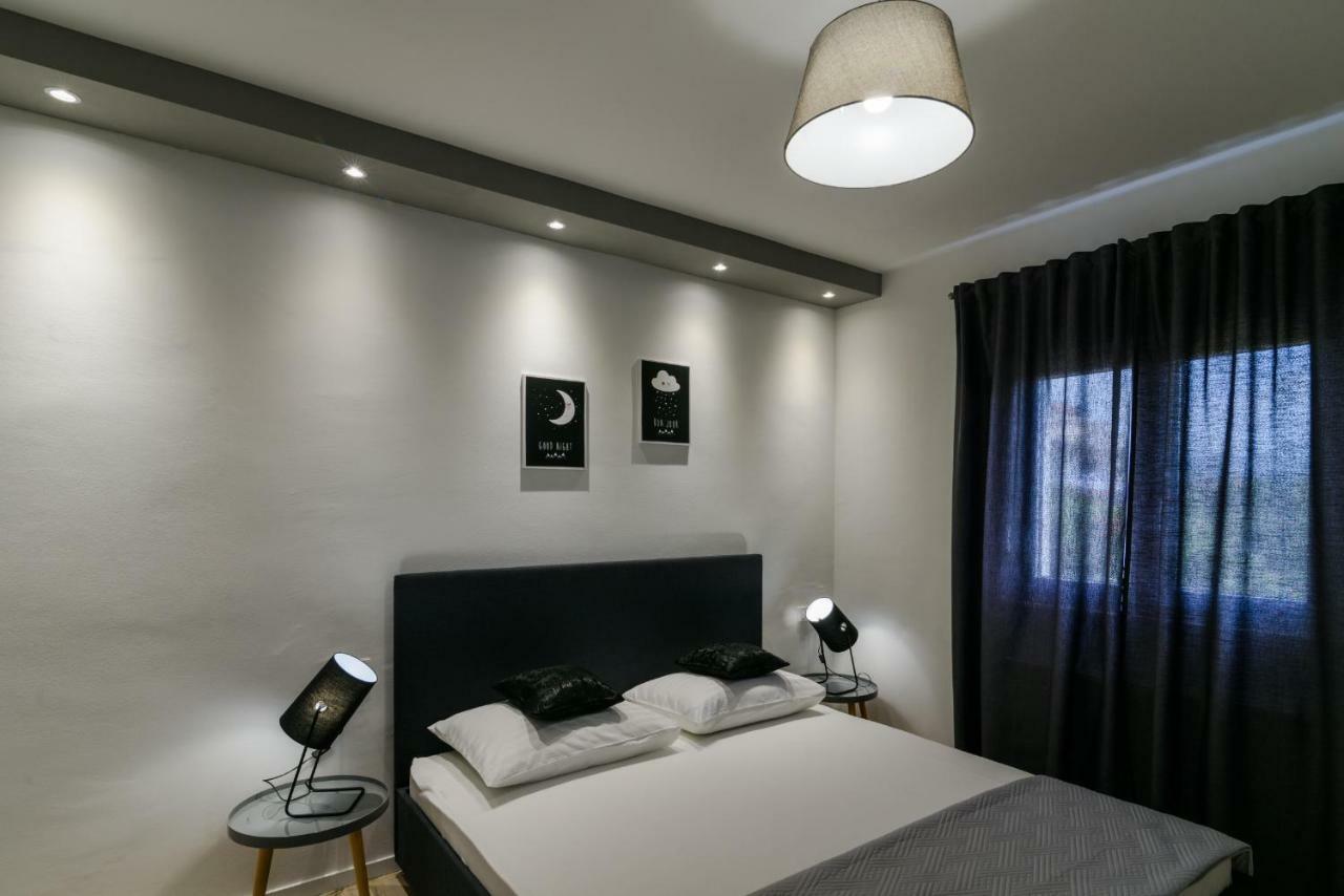 Villa Apartment Aa 2 Trogir Exteriör bild