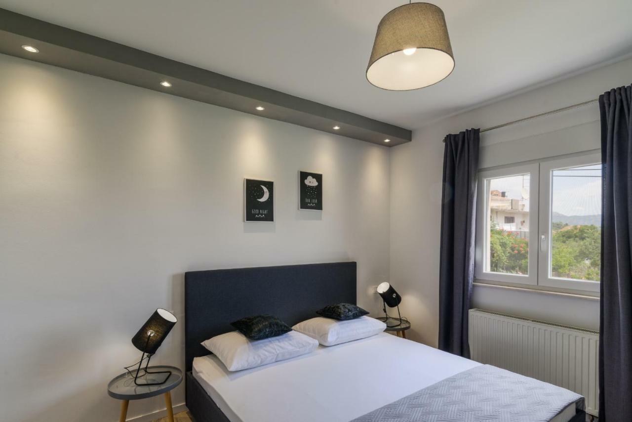 Villa Apartment Aa 2 Trogir Exteriör bild
